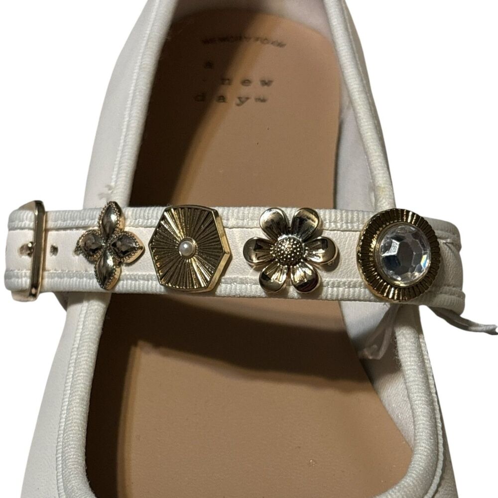 A New Day Ivory Mary Jane Flats Women’s Size 8 Embellished Buckle Comfort Shoes
